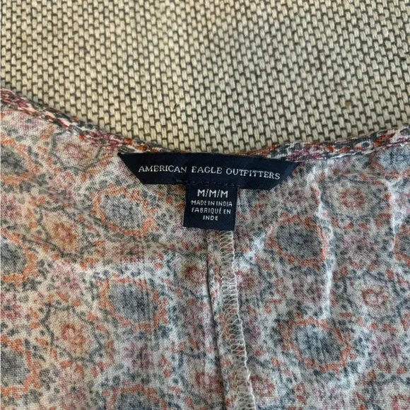 American Eagle Outfitters Women’s Multicolor Floral Blouse Size M NWOT V Neck - Picture 8 of 14